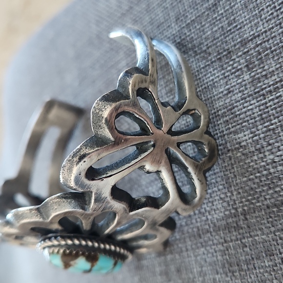 HOST PICK🎉Native American Navajo Sandcast Sterling & Turquoise Butterfly Cuff - Picture 3 of 13